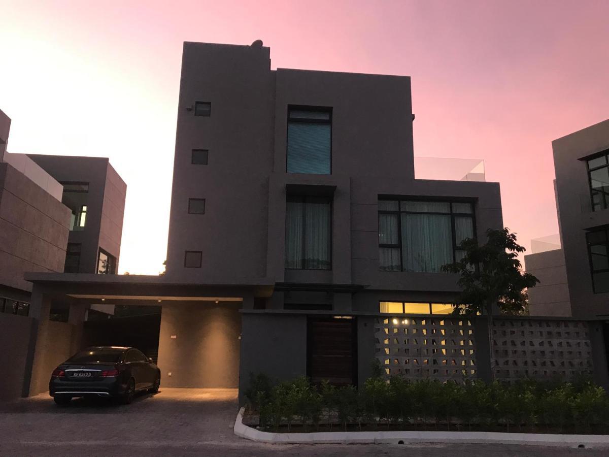 Molly Luxury Private Pool Bungalow茉莉的家豪华私人泳池别墅 Pantai Cenang  Exterior photo